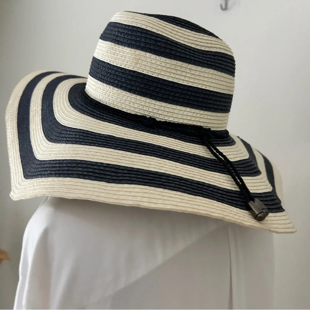 Source Unknown chic hat